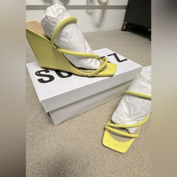 Schutz neon yellow square wedge heel - Picture 2 of 7